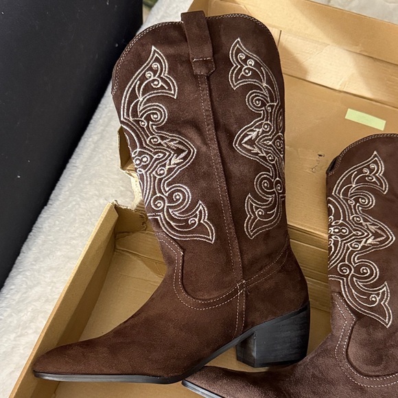 Boohoo Dark Brown Embroidered Heeled Boots - Picture 4 of 6